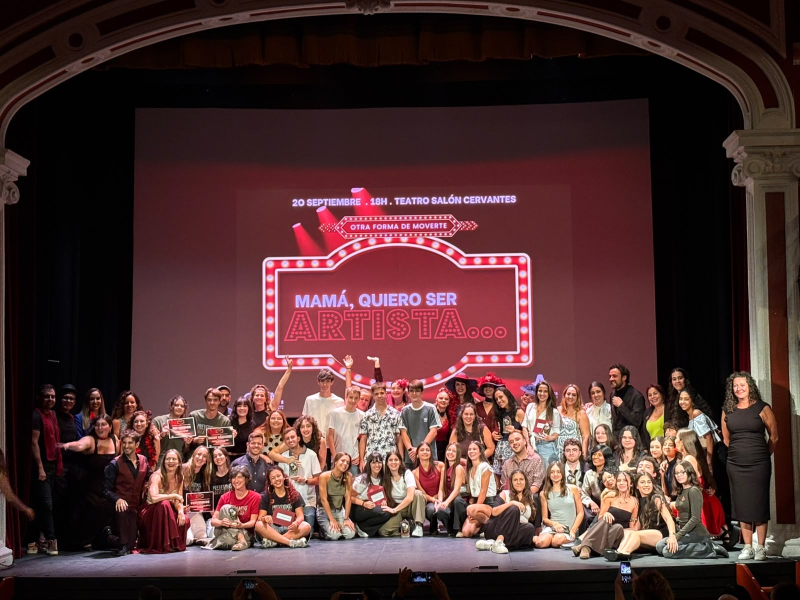 El talento juvenil brilla en la gala de entrega de premios del VIII Certamen de Teatro Juvenil Otra Forma de Moverte