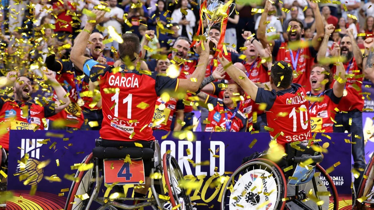 Tres alcalaínos hacen historia al conquistar el primer Mundial de balonmano en silla de ruedas con la selección española
